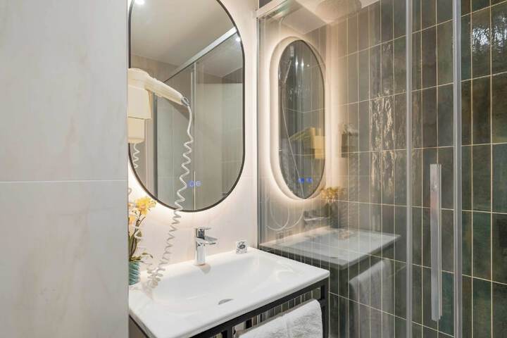 Bathroom Interior Photo