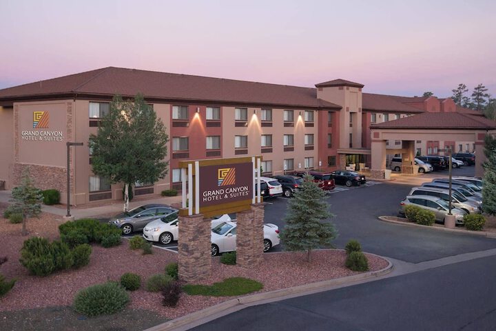 Grand Canyon Hotel and Suites