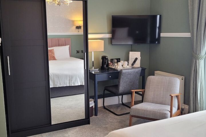 Room 8 of 40