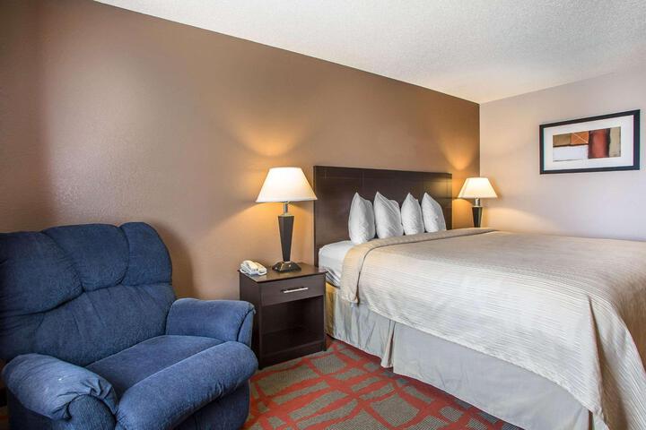 1 King Bed (7 of 10)