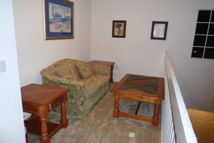 Room 4 of 10