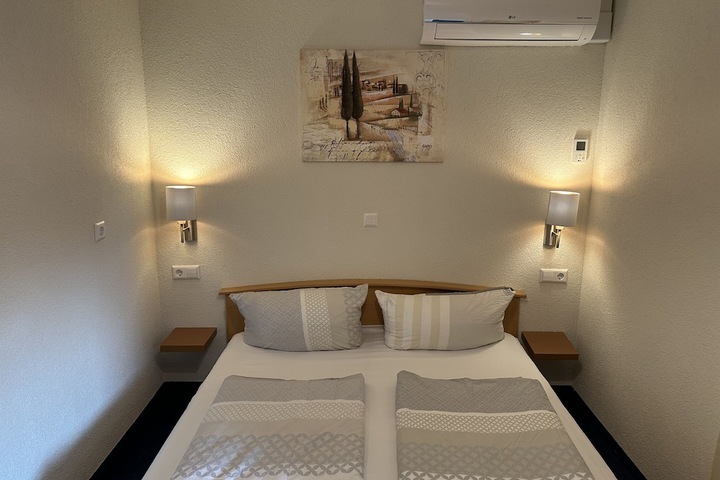 Room 18 of 109
