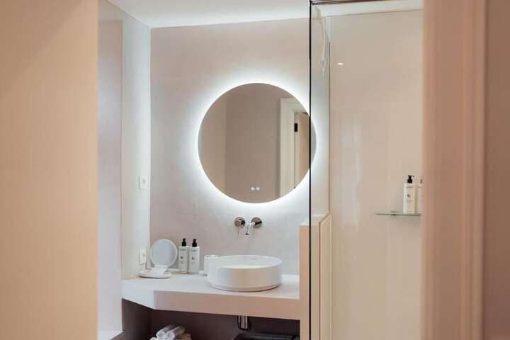 Room 9 of 26