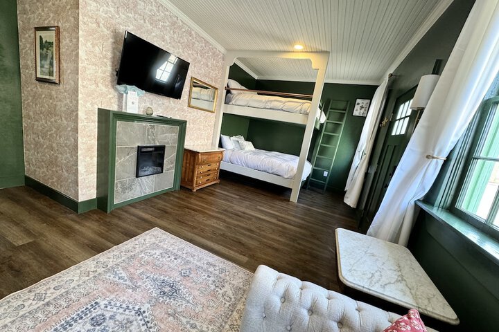 Room 8 of 23