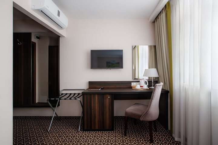 Room 18 of 37