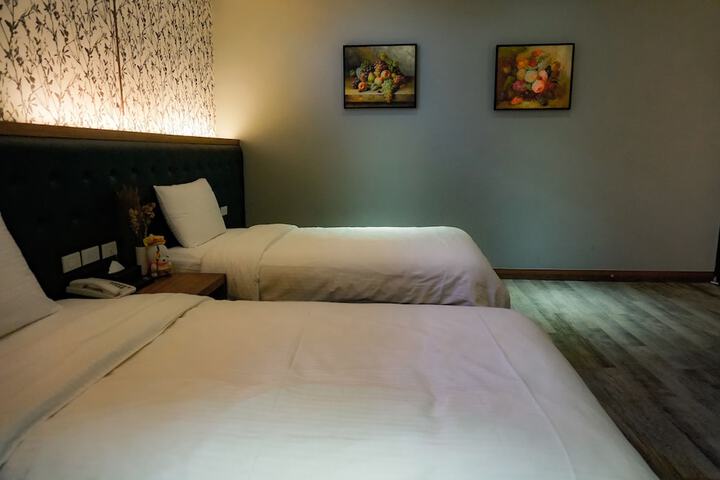 Room 32 of 53