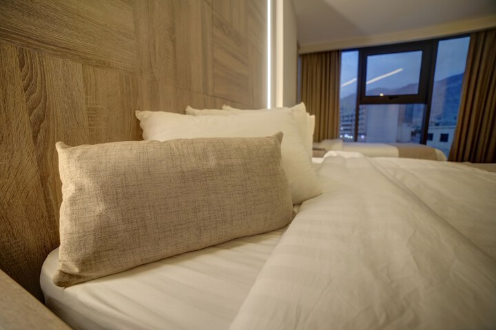 Room 9 of 25