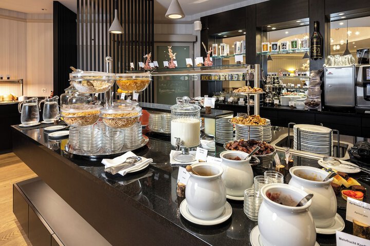 Breakfast/Coffee Service 106 of 146