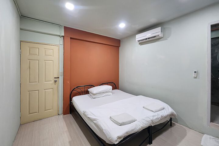Room 17 of 44
