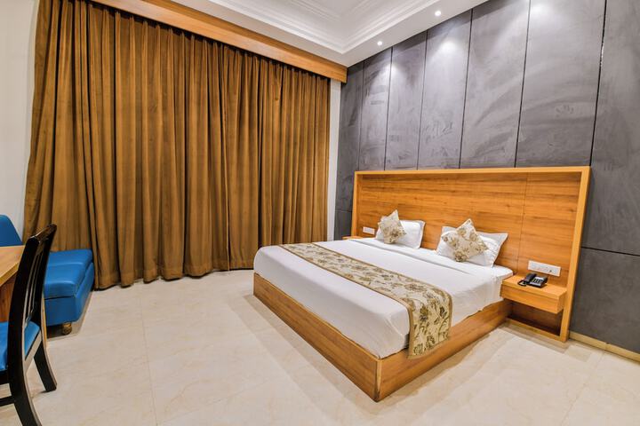 Room 8 of 16