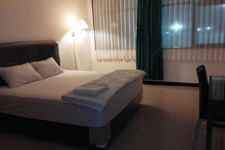 Room 7 of 14