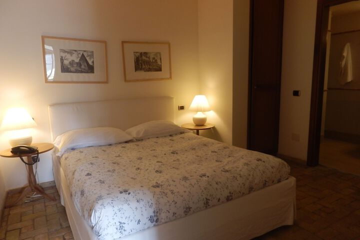 Room 2 of 37