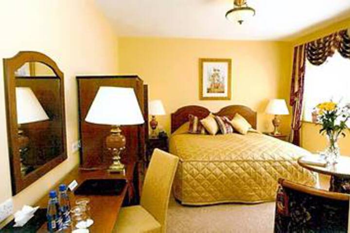 Room 5 of 16