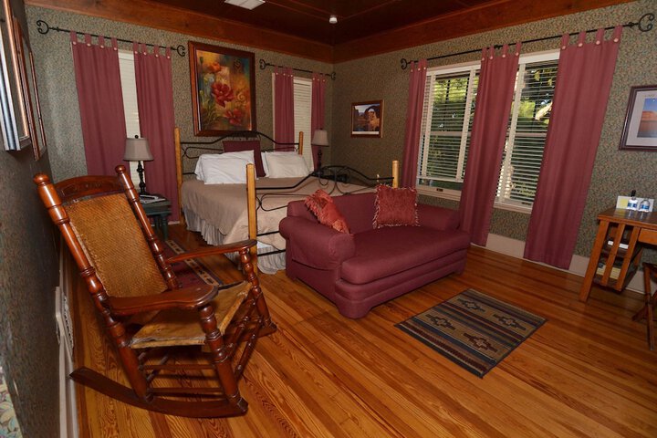 Room 4 of 63
