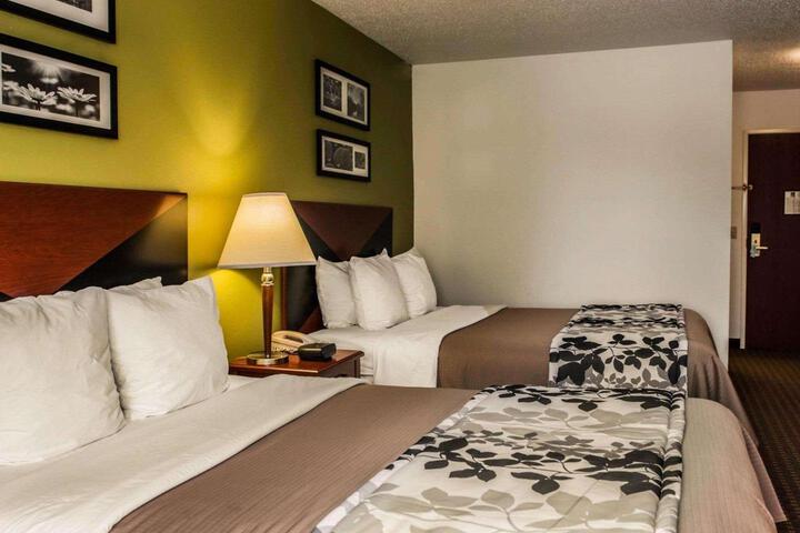 2 Queen Beds (6 of 7)