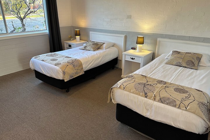 Room 8 of 27