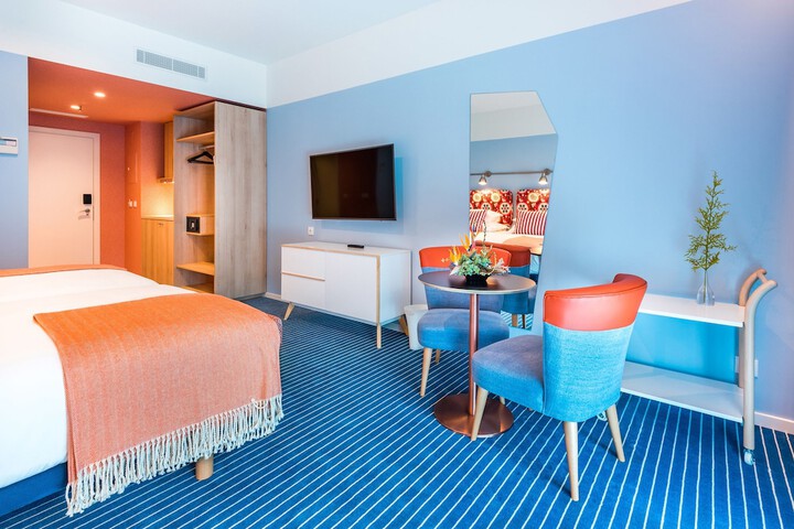 Room 6 of 19