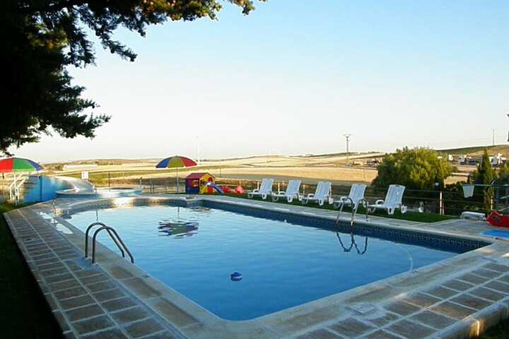 Pool 17 of 28