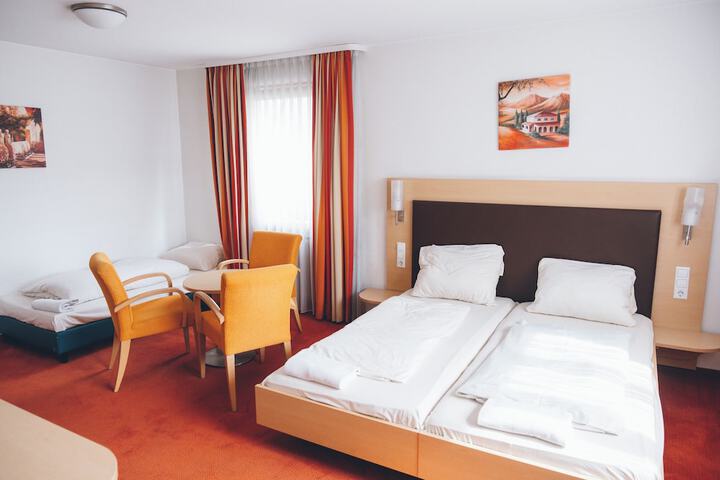 Room 3 of 8