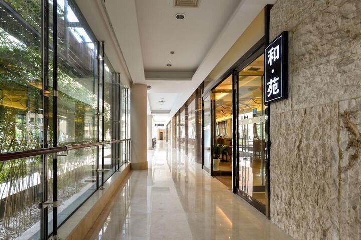 Ballroom/Hall 46 of 58