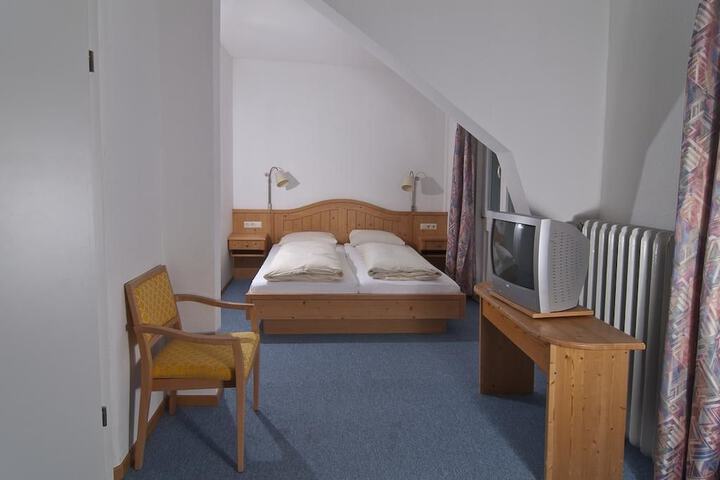 Room 3 of 31