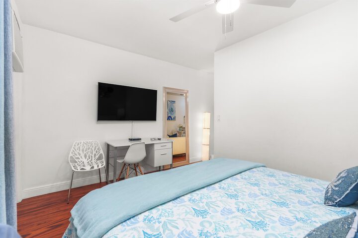 Room 3 of 120