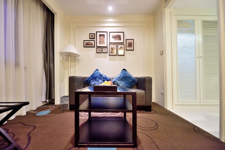 Room 33 of 114