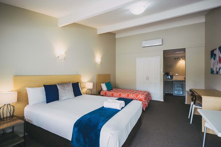 Room 5 of 27