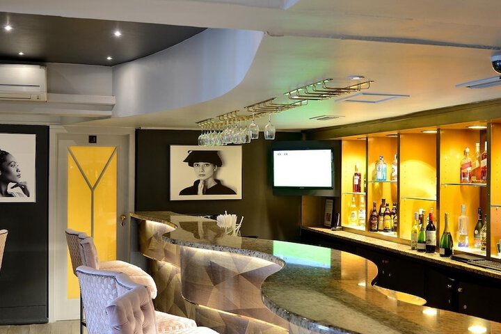 Lounge 281 of 370