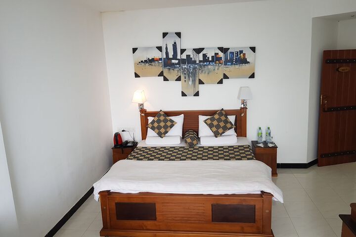 Room 7 of 33