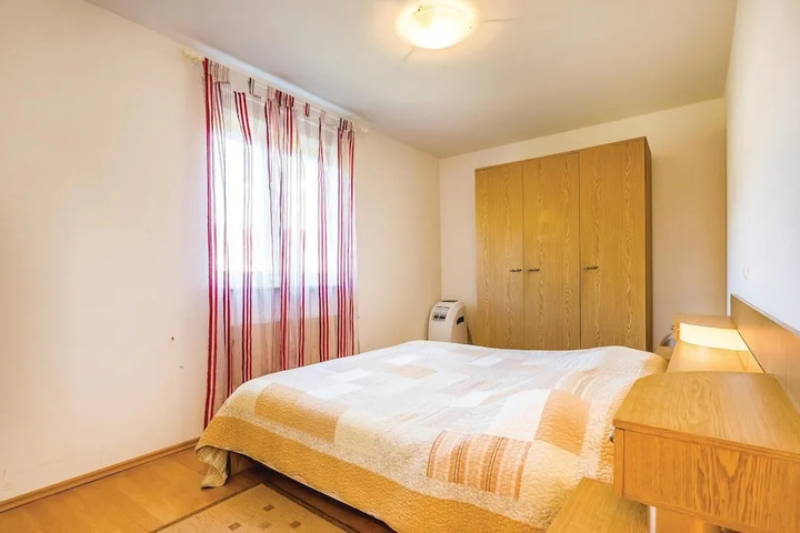Room 5 of 13