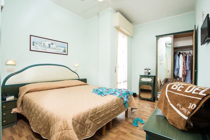 Room 8 of 29