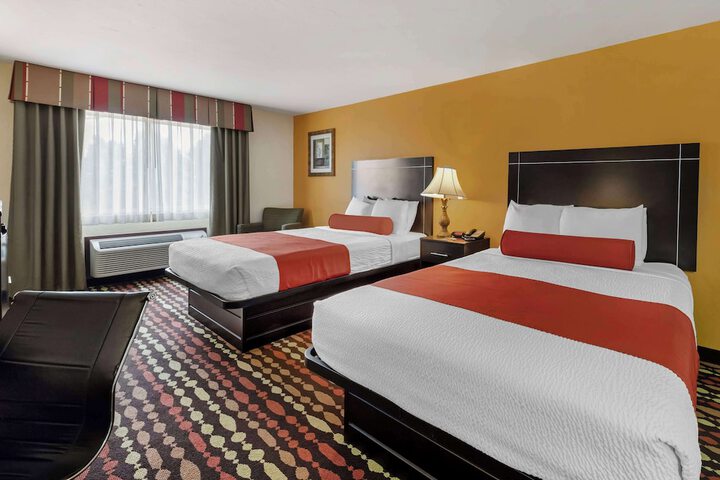 2 Queen Beds High Speed Internet Accessible Microwave and Refrigerator Pet Friendly Room Fu (5 of 11)