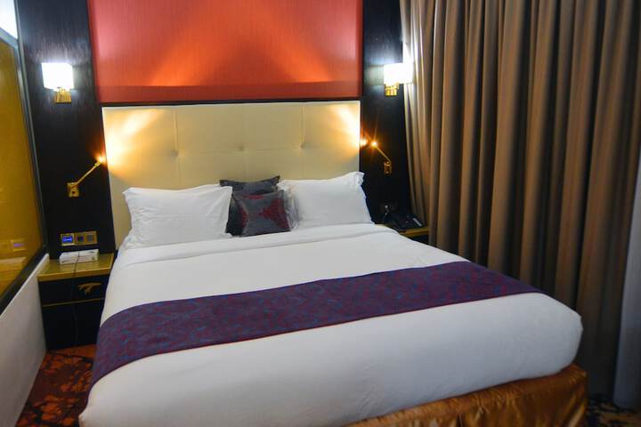 Room 5 of 50