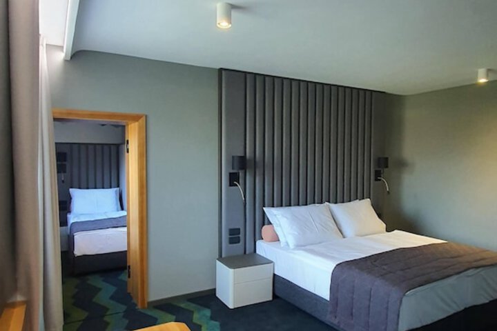 Room 5 of 78