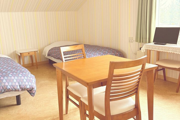 Room 8 of 37