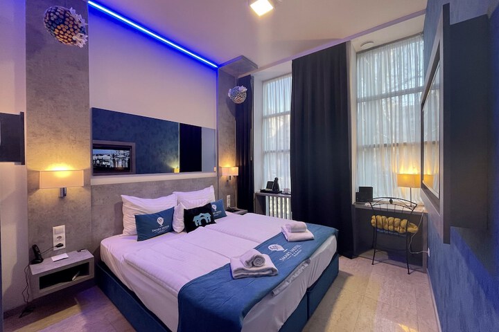 Room 37 of 194