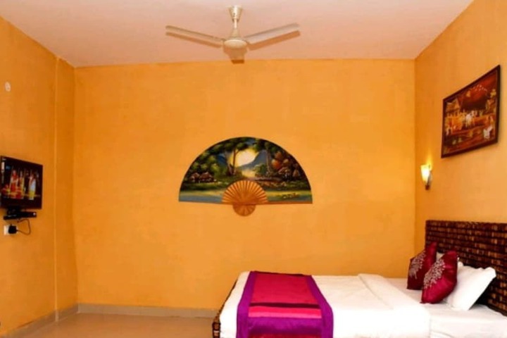 Room 4 of 9