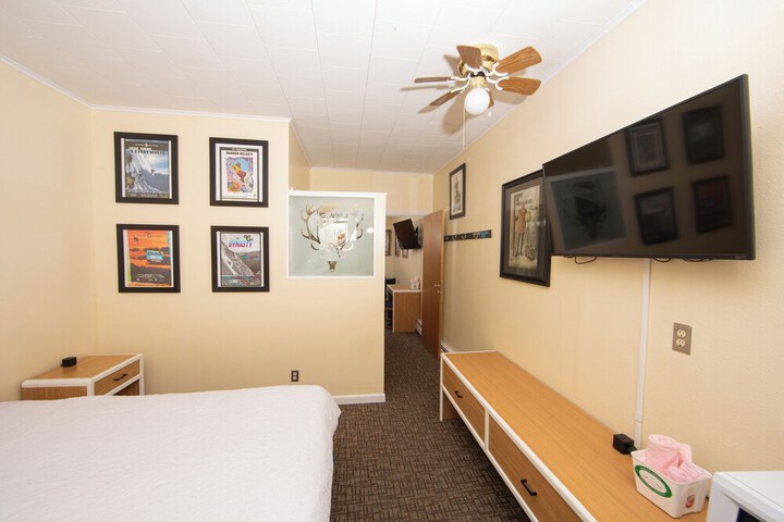 Room 9 of 9