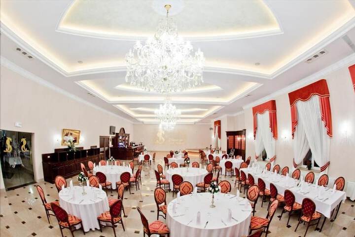 Ballroom/Hall 51 of 63