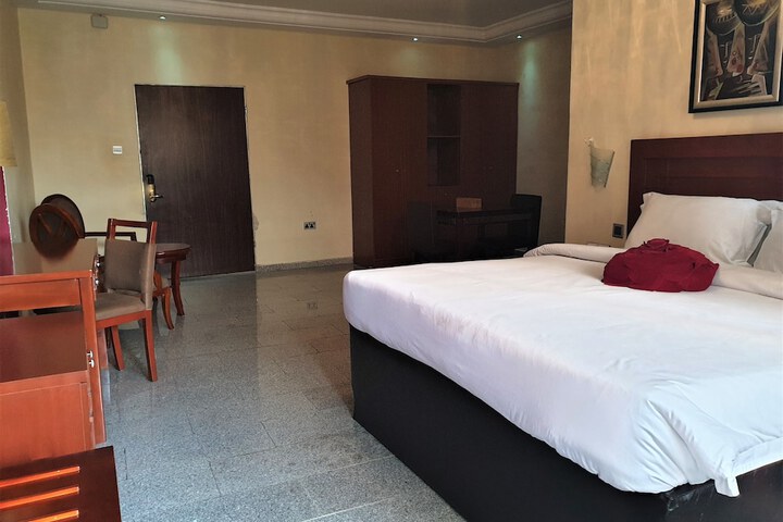 Serendib Hotel & Service Apartments