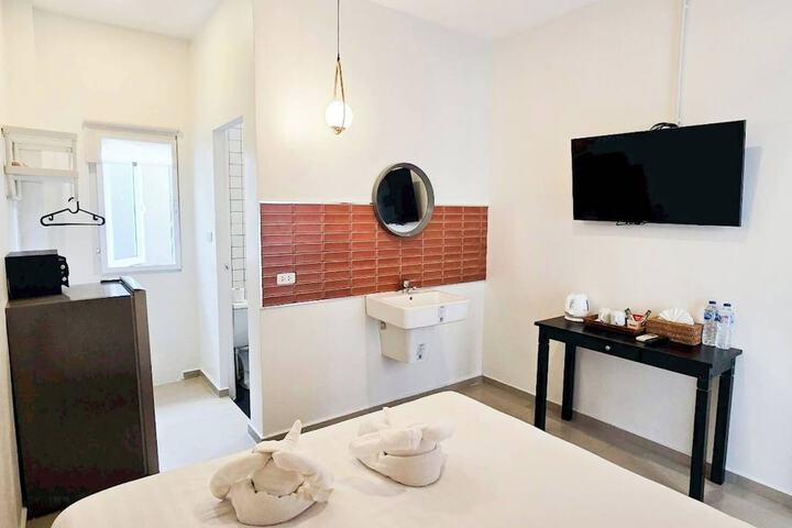 Room 44 of 100