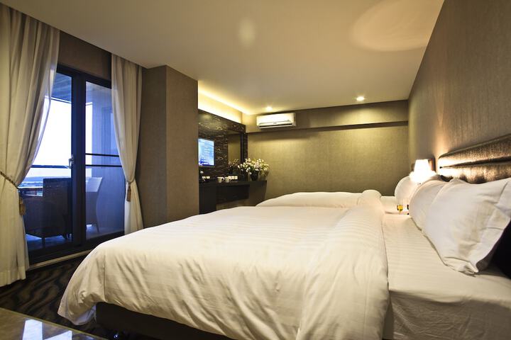 Room 18 of 36