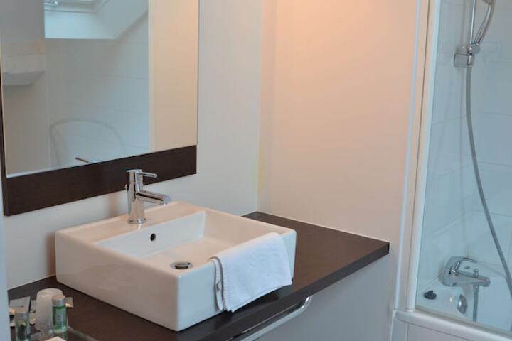 Room 45 of 63