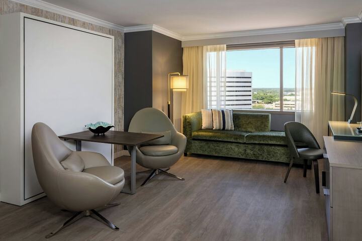 Room 15 of 33