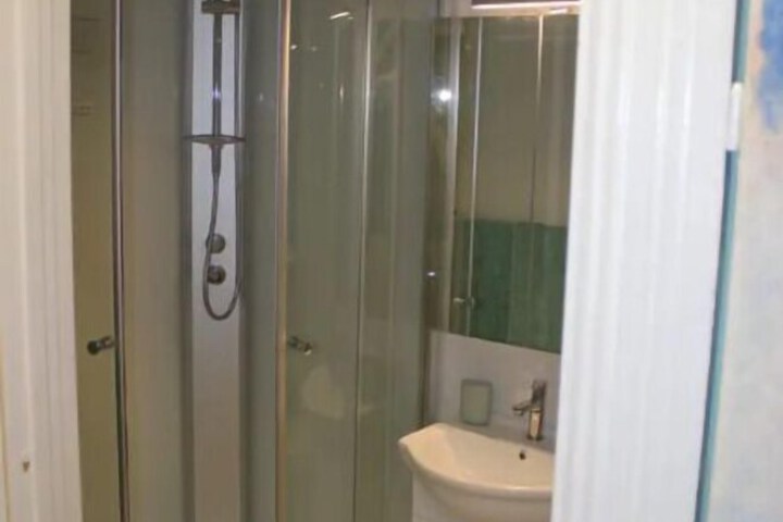 Room 13 of 25