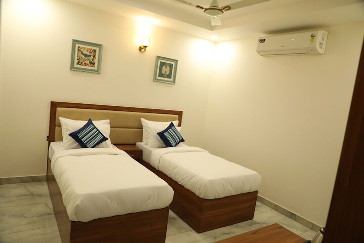 Room 6 of 27