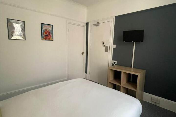 Room 9 of 74