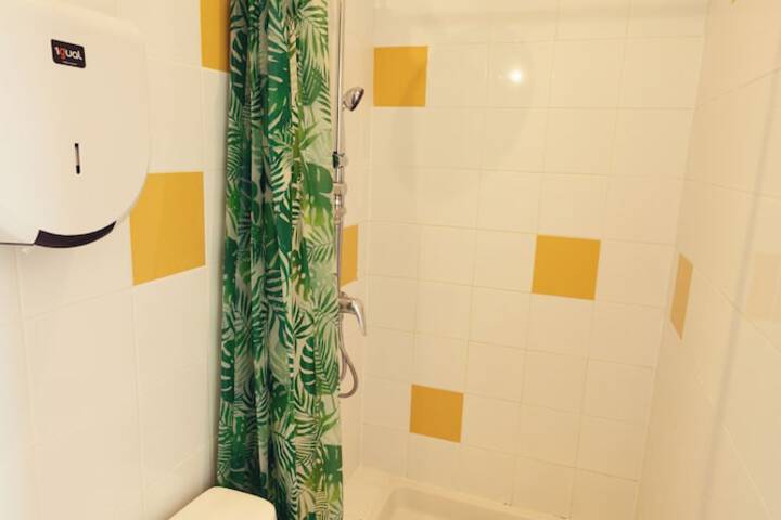 Room 105 of 148