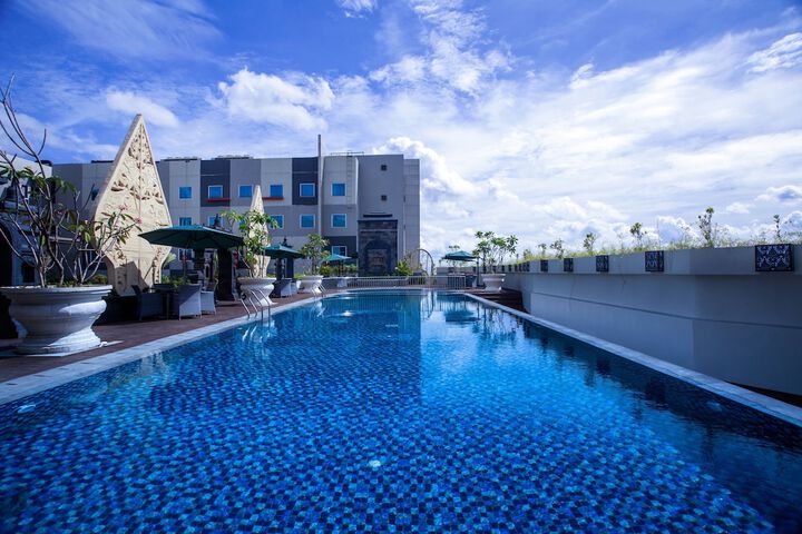 Pools & Facilities